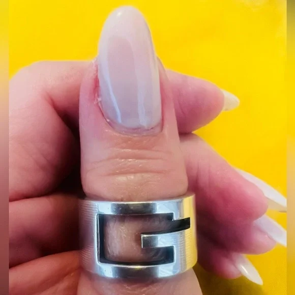 Gucci Wide G cutout ring *Full inclusion - Picture 3 of 14